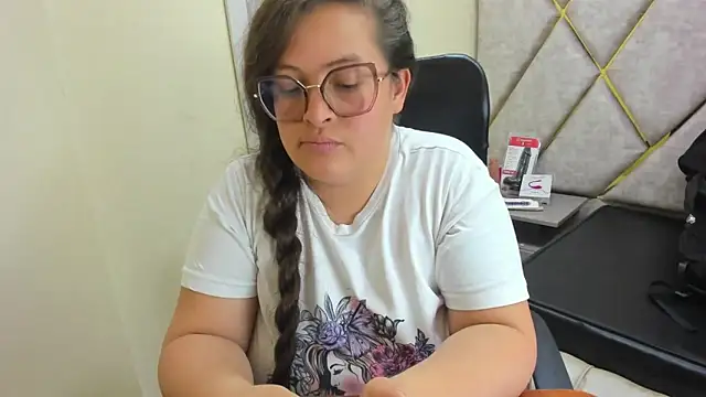 دردشة Sarah_Boobs_ الجنسية المباشرة