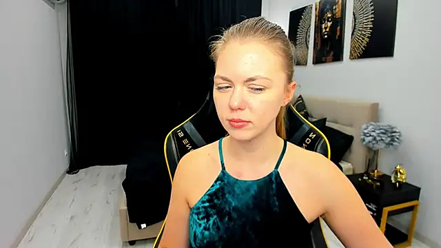 Strawberrye Chat XXX live