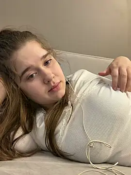 HornyGirlH Pertunjukan Webcam