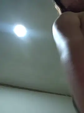 XXX chat uživo modela camila-titis