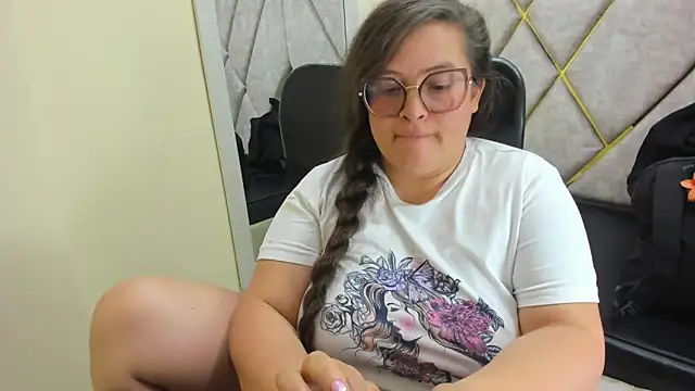 Sarah_Boobs_ Adlı Modelin Canlı XXX Sohbeti