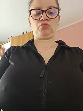 KristenVega Adlı Modelin Canlı XXX Sohbeti