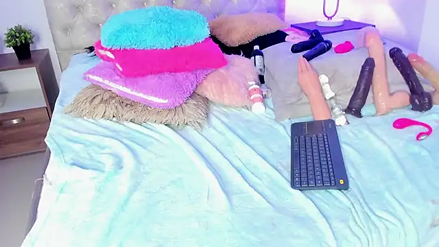 naomy_68 Adlı Modelin Canlı XXX Sohbeti