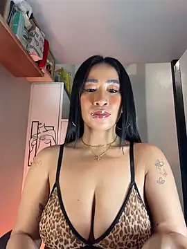 AsianMilfSheryl: онлайн-секс-чат