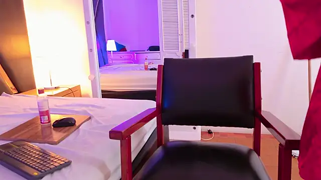 _MiaRouge_'s Live XXX Chat