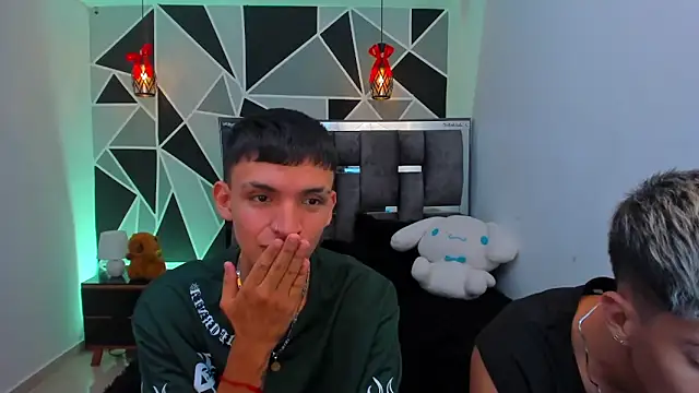 Juan_Nd_Steven's Live XXX Chat