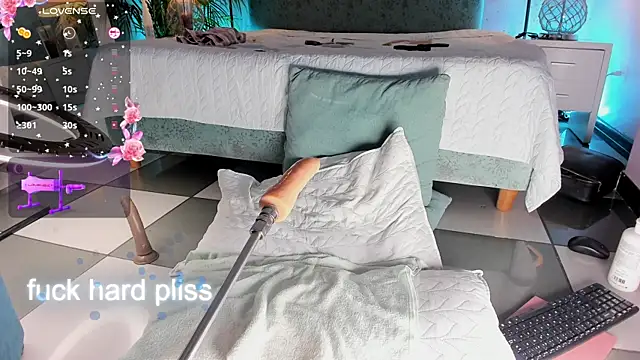 JESSI_NAOMI: διαδικτυακό σόου στην κάμερα