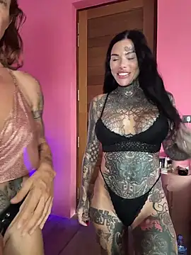Chat +18 de mommyselenafit_ ao vivo