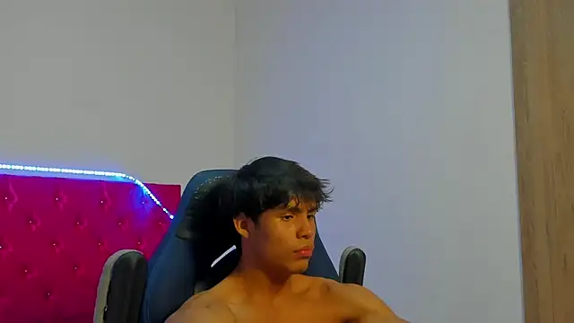 skinny_sam élő XXX-chatje