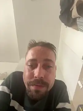SweetBoy32 Show Webcam