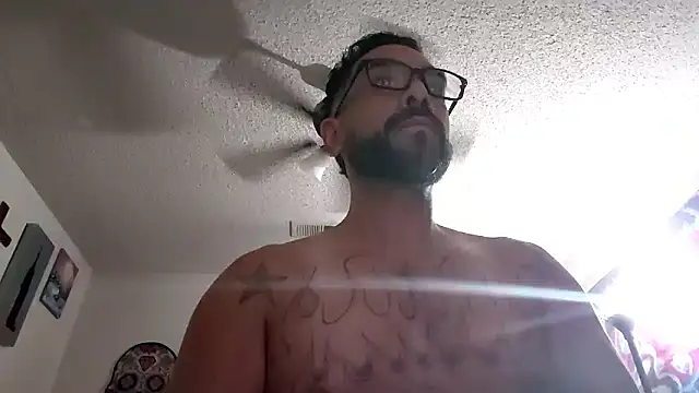 Forbidden_daddy: διαδικτυακό σόου στην κάμερα
