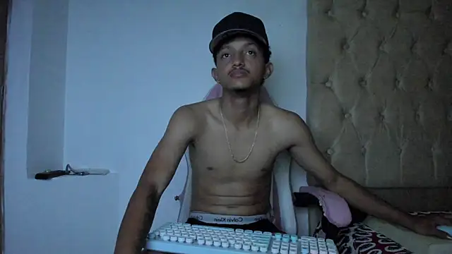 alpha_marcus লাইভ XXX চ্যাট
