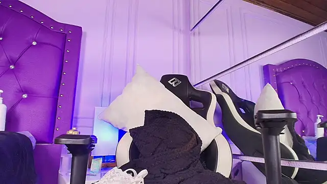 Chat +18 de sarah_banks1 ao vivo