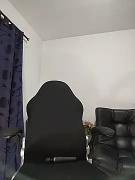 LucyDiamonds1 Show Webcam