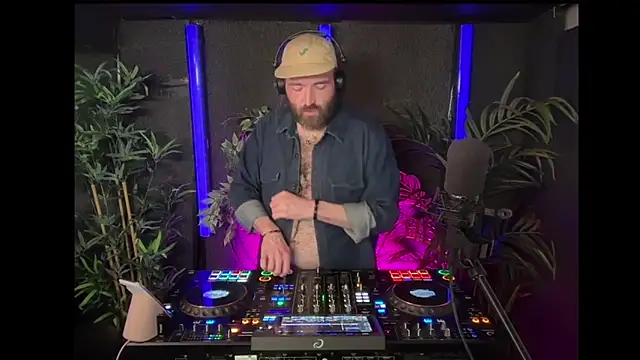Turnt_Reynolds Webcam-Show
