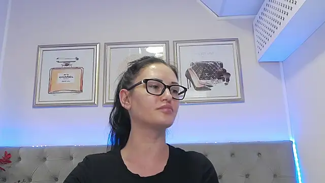 HellenDesire's Live XXX Chat