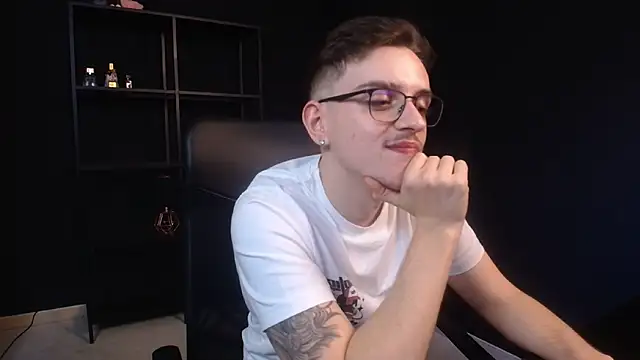 FelixStarkk: онлайн-секс-чат