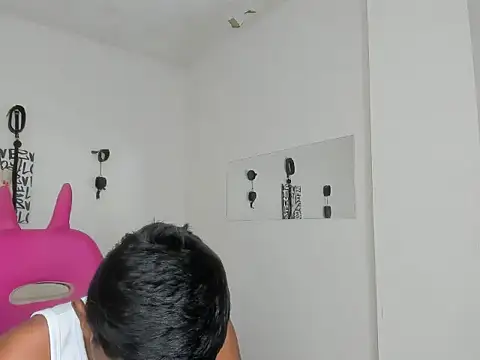 Adam_Morgan2 Show in webcam