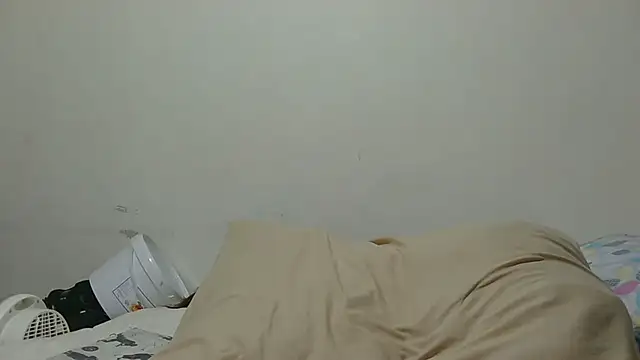 sluttylaura21's Live XXX Chat