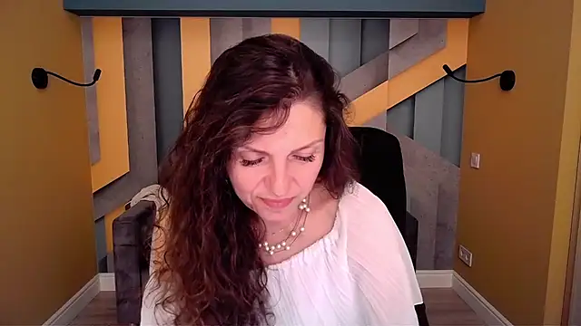 EllaLong Chat XXX in diretta