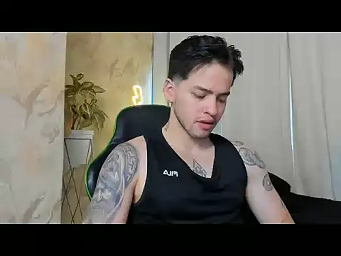 RONNY_COLTONn Webbikameraesitys