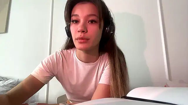 دردشة RoniBraccia الجنسية المباشرة