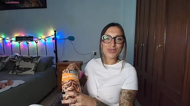 -AliceWonder- Live XXX Chat