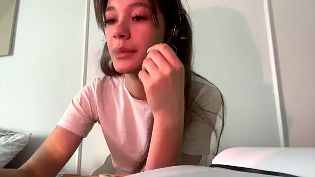 RoniBraccia's Live XXX Chat