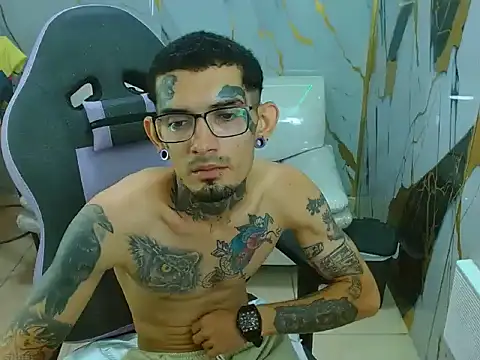 XXX chat uživo modela Boy_tatto77
