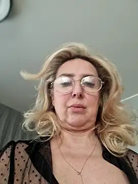 Chatroom XXX en direct de MariaRichi_