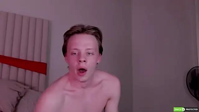 SimonWarner's Live XXX Chat