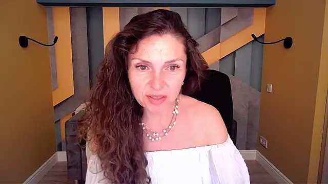 EllaLong Chat XXX in diretta