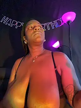 Chat XXX en directo de GirthGoddessCoco