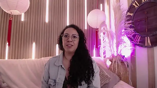 Czat XXX na żywo – Velvet_Curly