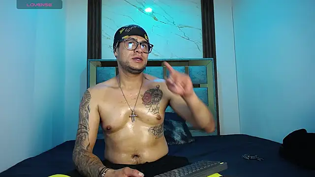 Nickk_21_ Live XXX-Chat