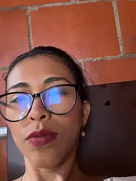 Emma__cumlovee 网络视讯表演