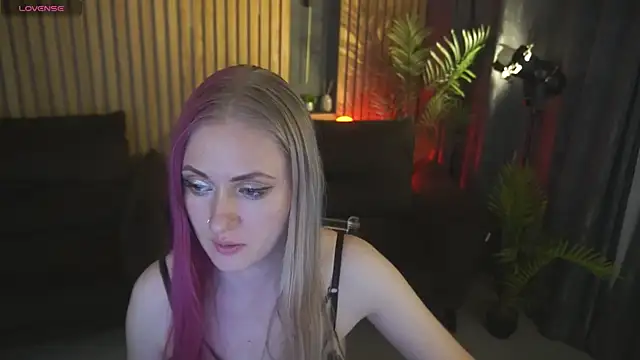 Živý XXX chat DramaQuenns