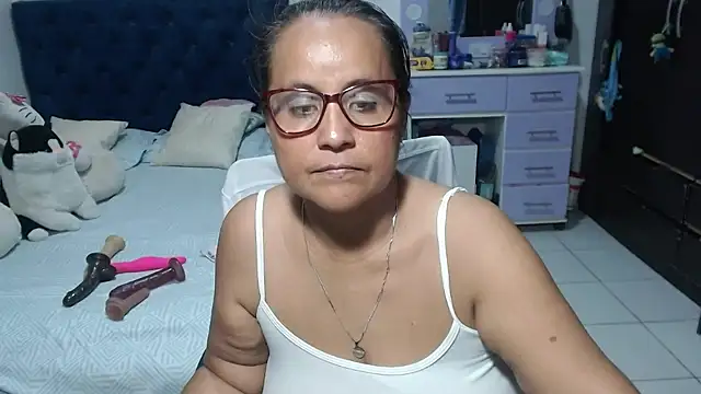 pervert_mommy_'s Webcam Show