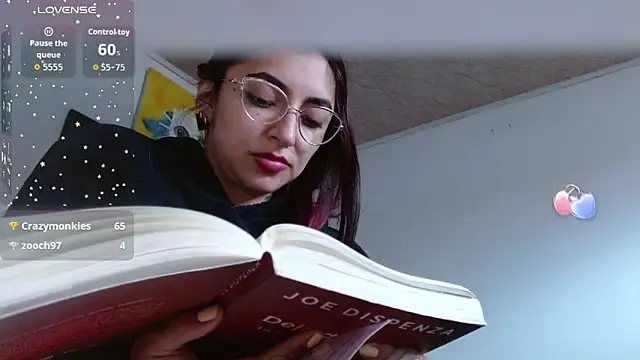 ZoeBakers_ Adlı Modelin Canlı XXX Sohbeti