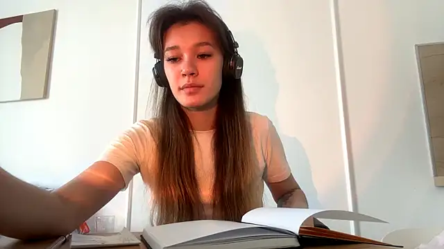 RoniBraccia's Webcam Show