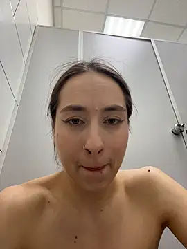 Holly_PlayのライブXXXチャット