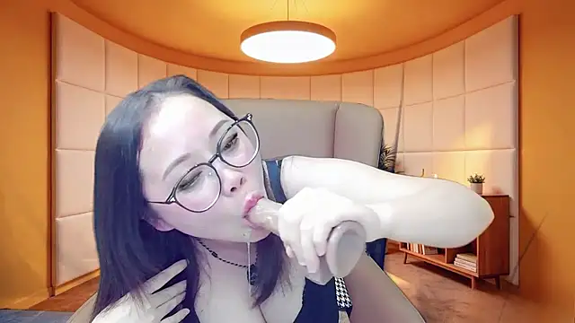 Dolcegattina-Asian: онлайн-секс-чат
