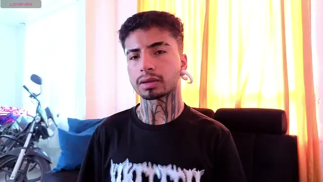 JuanCamiilo_66 – webcam-show
