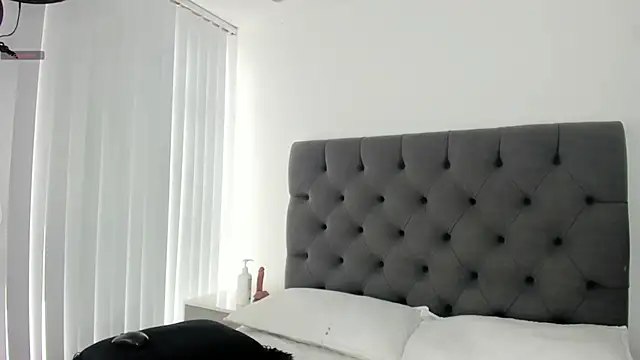 VictoriaParkeer's Live XXX Chat