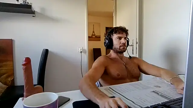 alpha-hunk live XXX chat