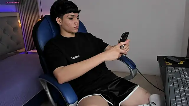SamBlack_ Show in webcam
