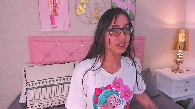cherrylady_02 Adlı Modelin Canlı XXX Sohbeti