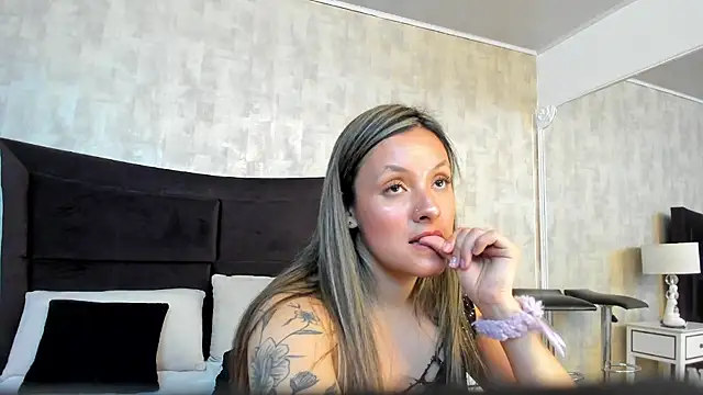 CynthiaMore 网络视讯表演