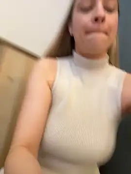SashaCatt Adlı Modelin Canlı XXX Sohbeti