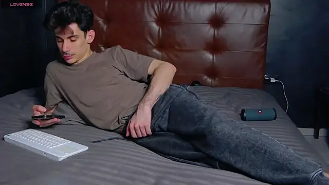 DanielCrush1 Show Webcam